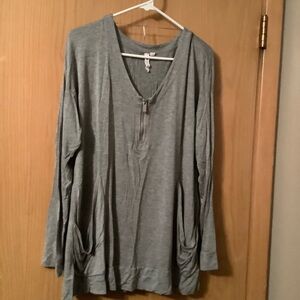 Womens cute long sleeved top by Cable & Gauge. Size large